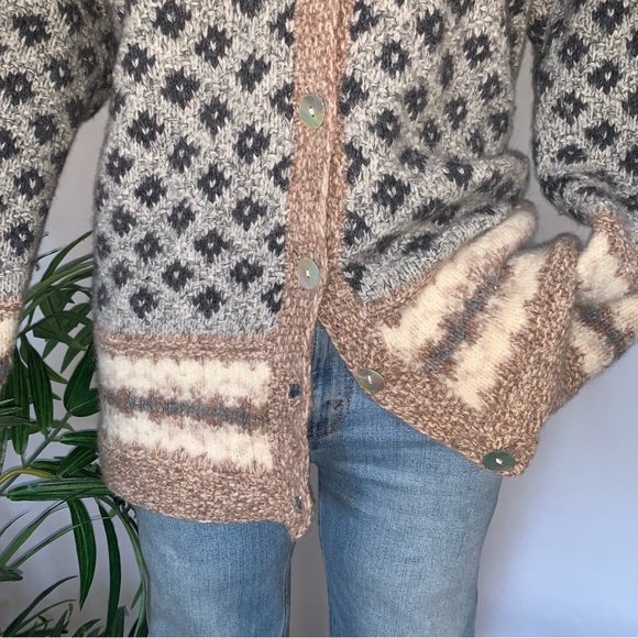 v i n t a g e :: Cozy Geometric Colorblock Granny Wool Knit Cardigan - Picture 2 of 11